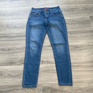 One 5 One Women’s Stretchy Straight Leg Jean